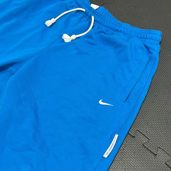 Nike standard issue dry fit basketball bright blue colorful sweatpants - Picture 2 of 5